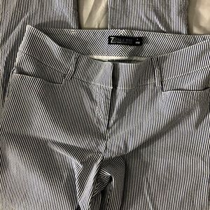 NY co 7th Avenue blue white stripe pants 6